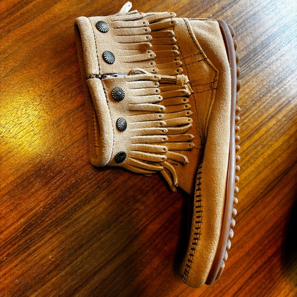 Minnetonka Suede Moccasins EUC - Picture 8 of 11